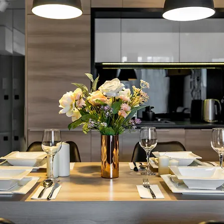 아파트 Wola - Parking, Balcony, Workdesk - By Rentujemy 바르샤바