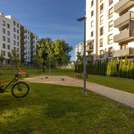 Wola - Parking, Balcony, Workdesk - By Rentujemy Apartamento