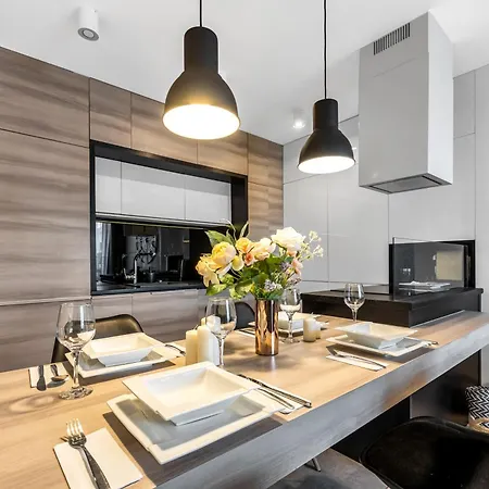 Wola - Parking, Balcony, Workdesk - By Rentujemy Apartamento