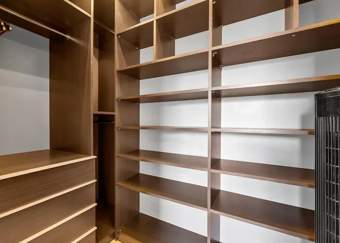 Apartment Wola - Parking, Balcony, Workdesk - By Rentujemy Warschau