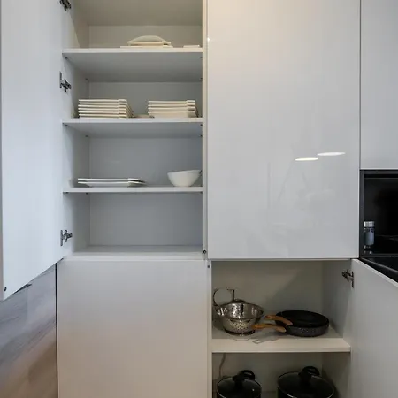 Wola - Parking, Balcony, Workdesk - By Rentujemy Apartman Varsó