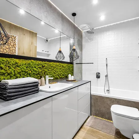 Apartman Wola - Parking, Balcony, Workdesk - By Rentujemy Varsó